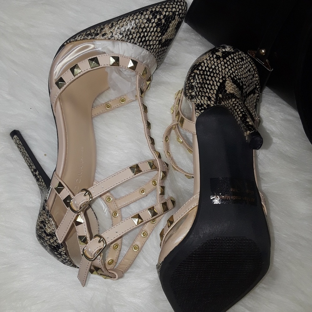 SOLD OUT Nude Skin T-Strap Studded Accent Point - Picture 5 of 8